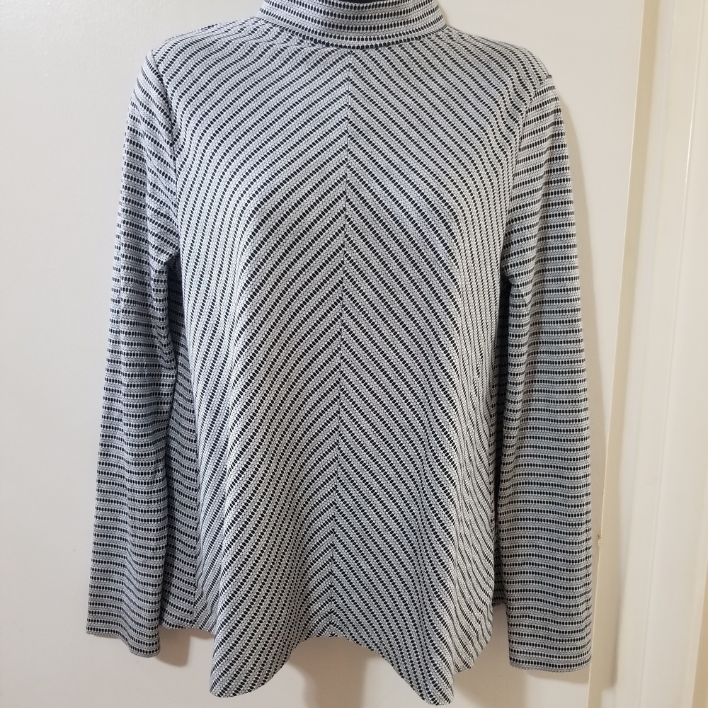 ZARA Mock-Neck Herringbone-Inspired Sweater Black & White Size Medium